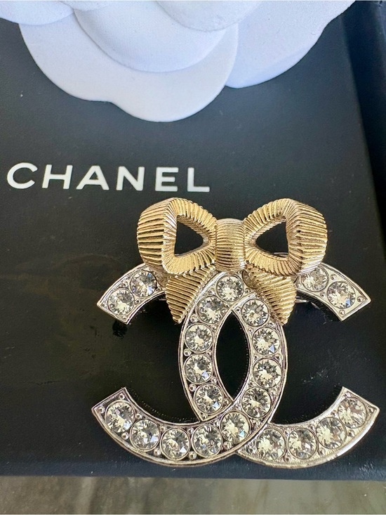 CHANEL Jewelry - 100% Authentic RARE CHANEL Gold Tone Crystal CC Logo Brooch Gold Bow Box Dust B